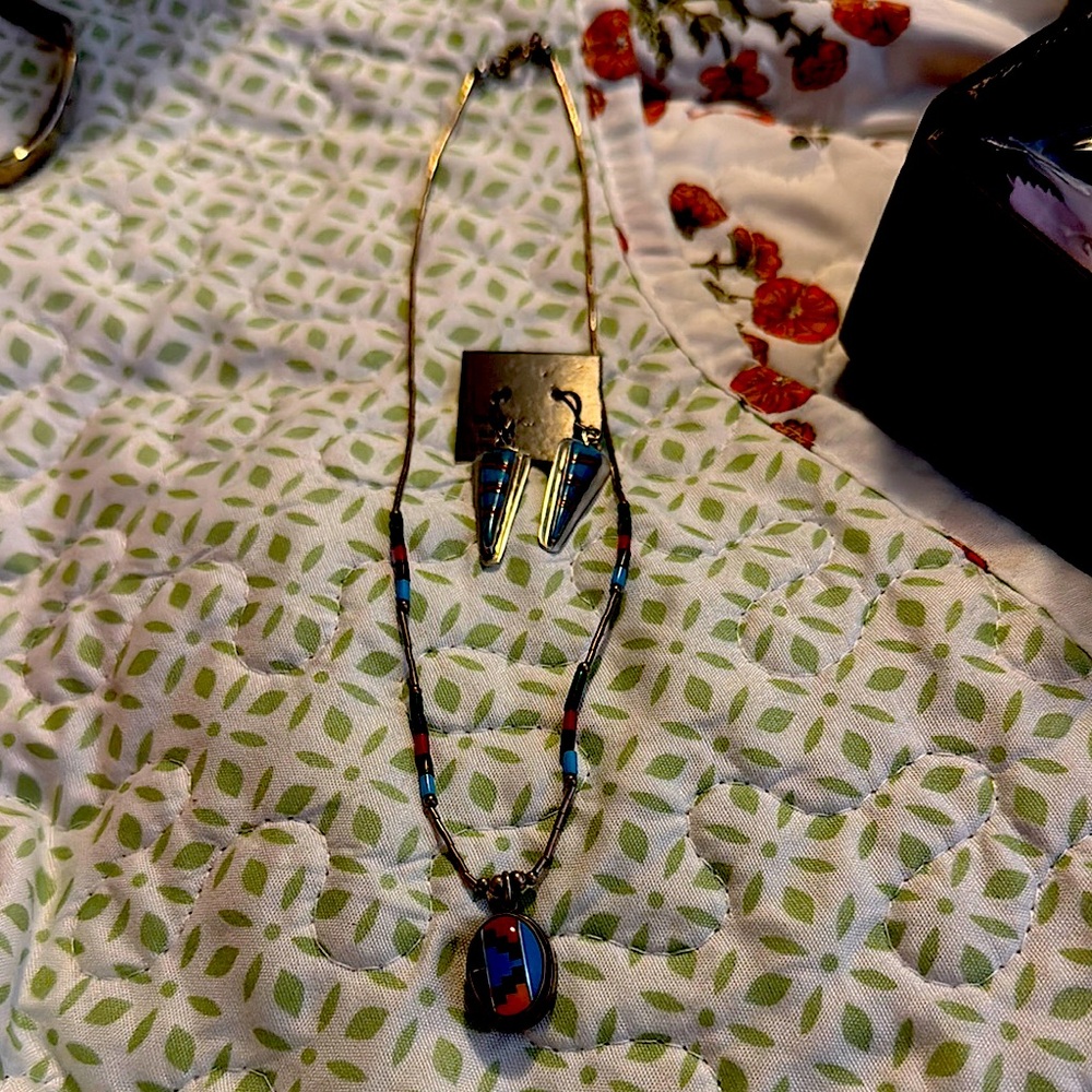 18 in.² silver vintage Native American necklace with new earrings stamped